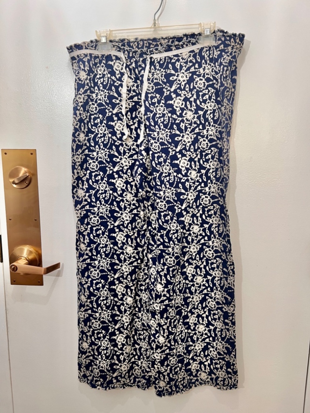 Victoria Secret navy blue/white/cream batik floral pants 100% cotton Size SP
